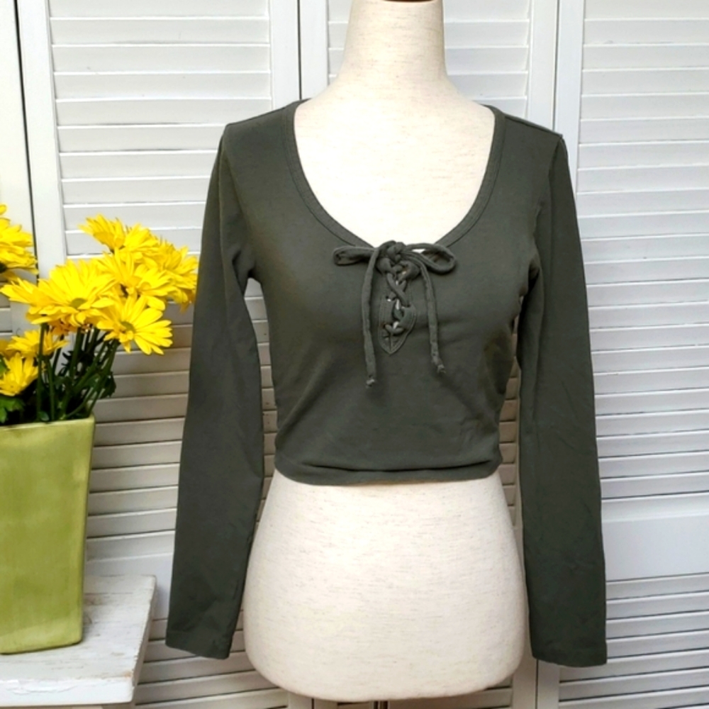 L. A. Hearts Size S Army Green Long Sleeve Crop Top.